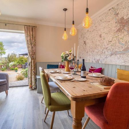 Immaculate Luxury Retreat In Pretty Village With Great Pubs - Box Valley Cottage Стоук-бай-Нейланд Екстериор снимка