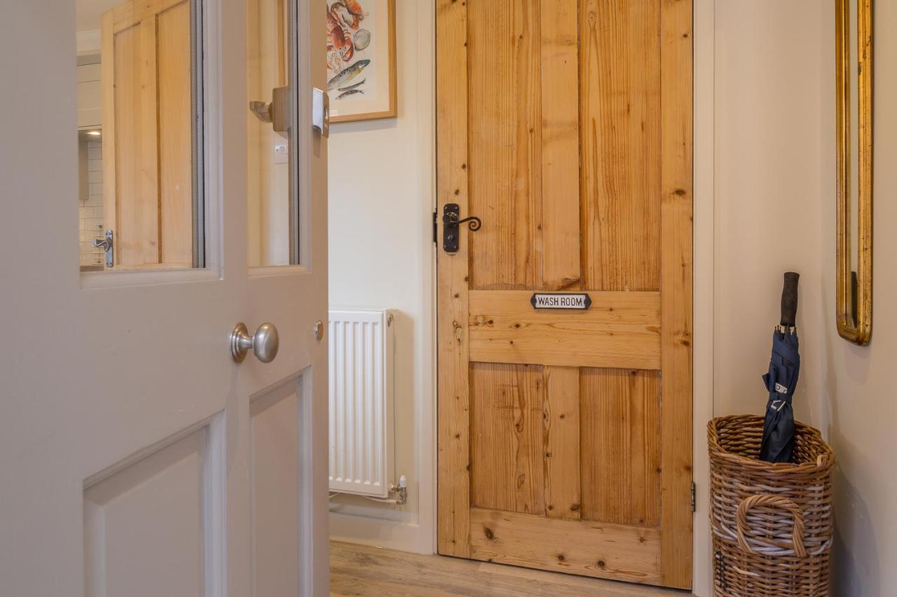 Immaculate Luxury Retreat In Pretty Village With Great Pubs - Box Valley Cottage Стоук-бай-Нейланд Екстериор снимка
