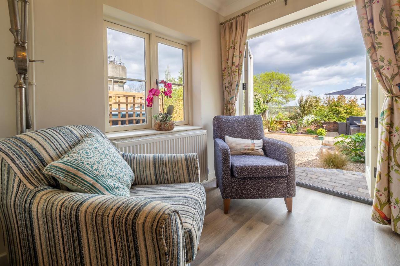 Immaculate Luxury Retreat In Pretty Village With Great Pubs - Box Valley Cottage Стоук-бай-Нейланд Екстериор снимка