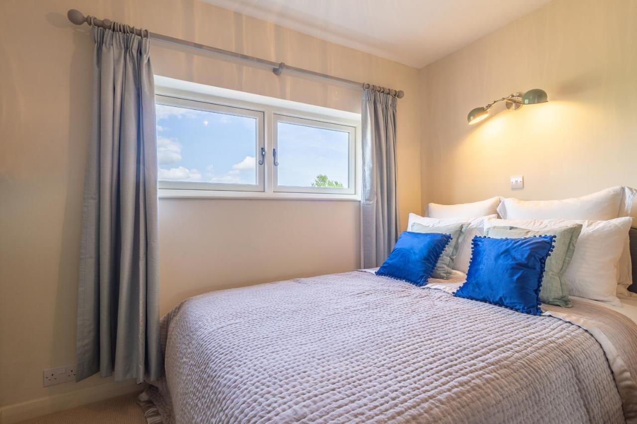 Immaculate Luxury Retreat In Pretty Village With Great Pubs - Box Valley Cottage Стоук-бай-Нейланд Екстериор снимка