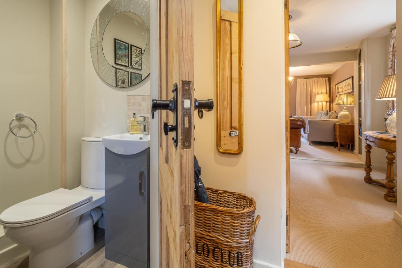 Immaculate Luxury Retreat In Pretty Village With Great Pubs - Box Valley Cottage Стоук-бай-Нейланд Екстериор снимка