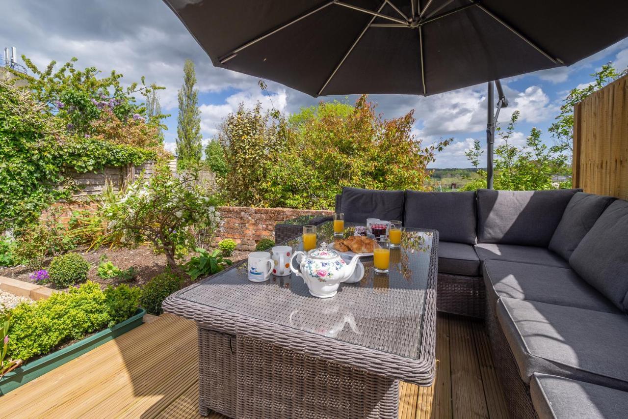 Immaculate Luxury Retreat In Pretty Village With Great Pubs - Box Valley Cottage Стоук-бай-Нейланд Екстериор снимка