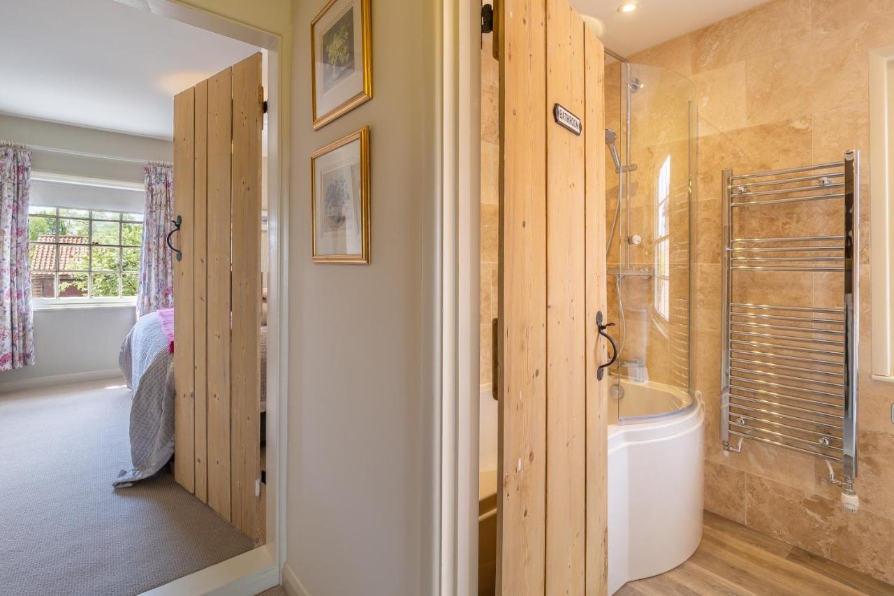 Immaculate Luxury Retreat In Pretty Village With Great Pubs - Box Valley Cottage Стоук-бай-Нейланд Екстериор снимка