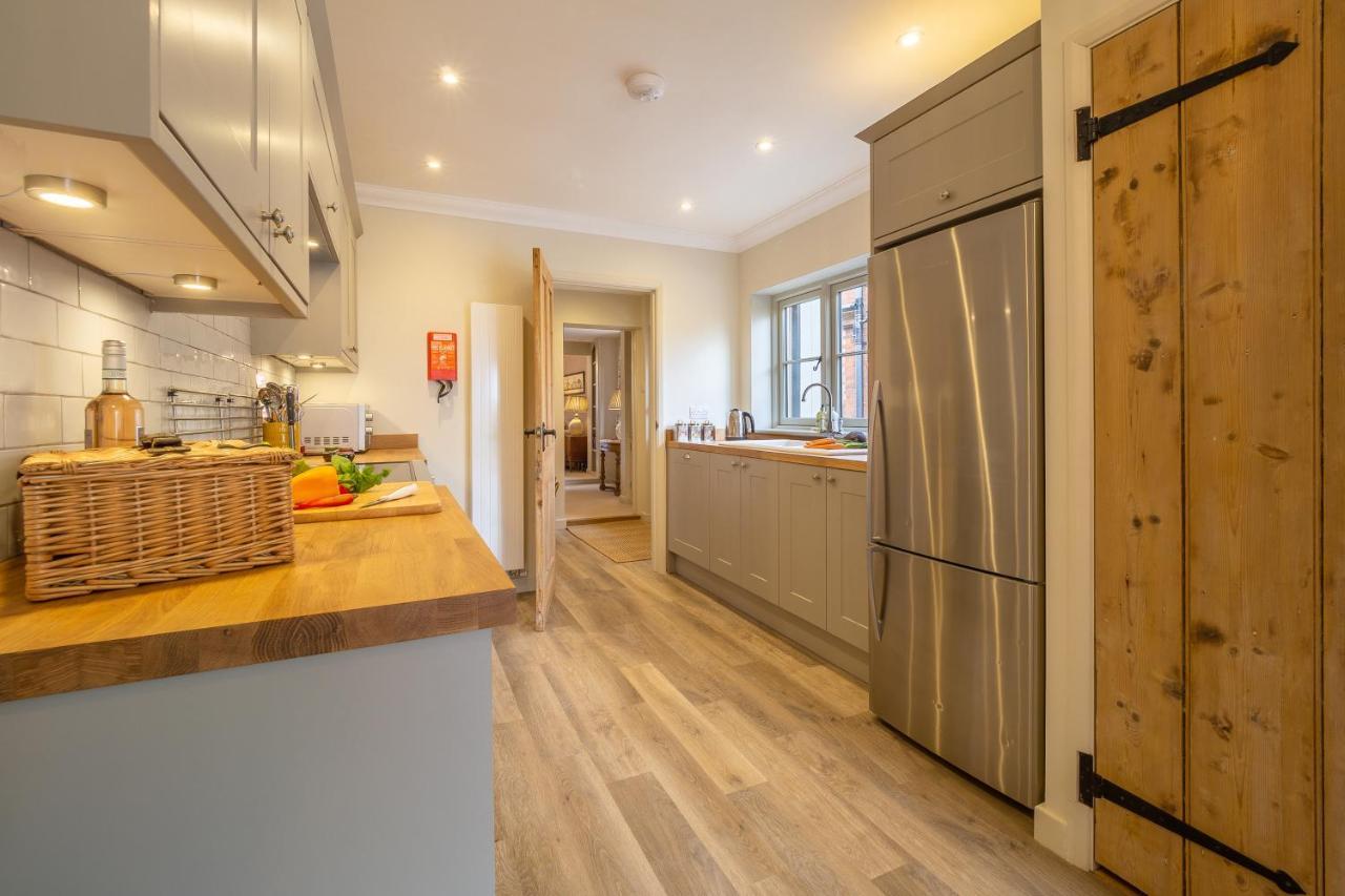 Immaculate Luxury Retreat In Pretty Village With Great Pubs - Box Valley Cottage Стоук-бай-Нейланд Екстериор снимка