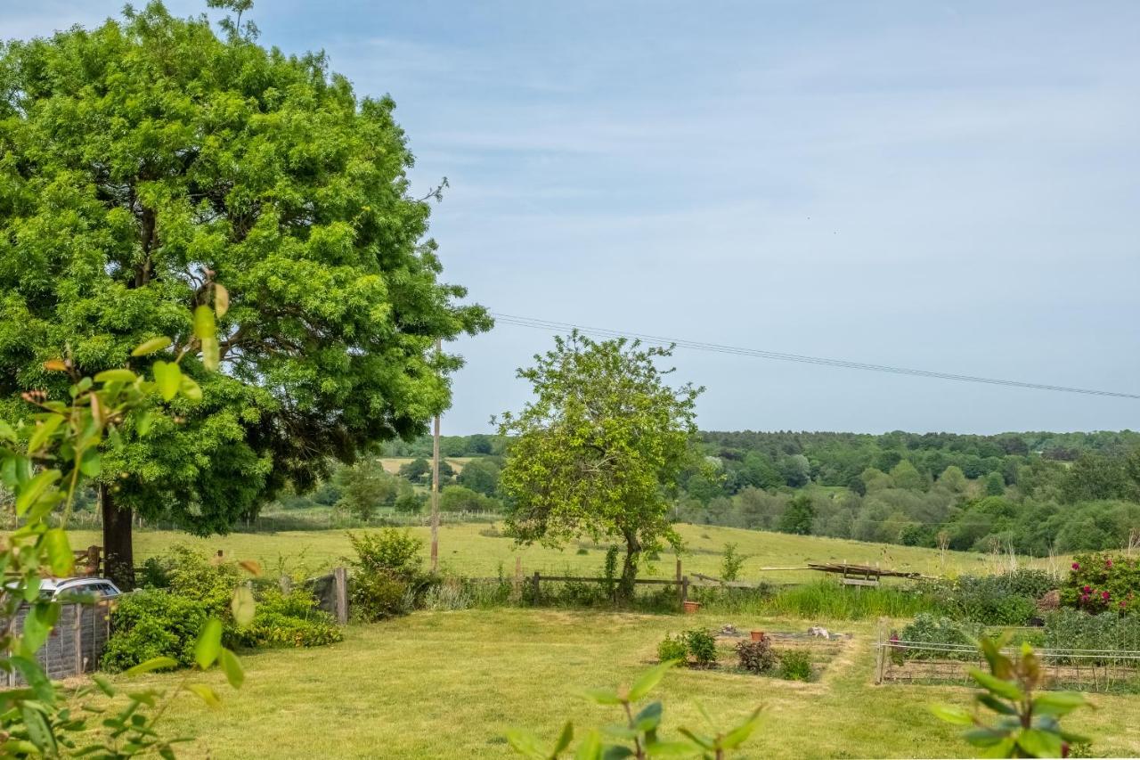 Immaculate Luxury Retreat In Pretty Village With Great Pubs - Box Valley Cottage Стоук-бай-Нейланд Екстериор снимка